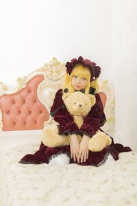Rating: Safe Score: 0 Tags: 1girl blonde_hair blue_eyes bonnet dress flower looking_at_viewer shinku sitting solo v_arms User: admin