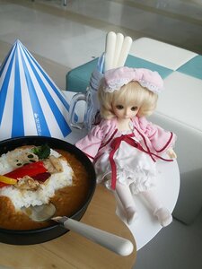 Rating: Safe Score: 0 Tags: 1girl blonde_hair checkered checkered_floor doll dress food hat hinaichigo in_box in_container minigirl photo ribbon solo spoon umbrella User: admin