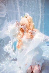 Rating: Safe Score: 0 Tags: 1girl blonde_hair crown dress hair_ornament kirakishou lips long_hair profile solo white_dress User: admin