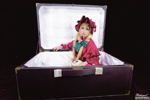 Rating: Safe Score: 0 Tags: 1girl auto_tagged blonde_hair blue_eyes bow dress realistic shinku sitting solo User: admin