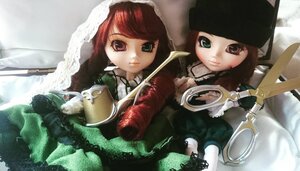 Rating: Safe Score: 0 Tags: 2girls doll green_eyes hat heterochromia looking_at_viewer multiple_dolls multiple_girls red_eyes red_hair suiseiseki tagme User: admin