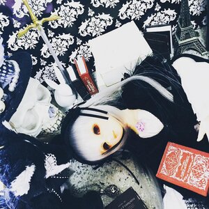 Rating: Safe Score: 0 Tags: 1girl book doll flower red_eyes solo suigintou User: admin