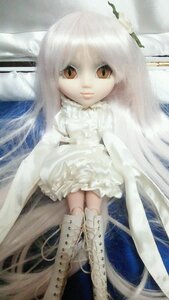 Rating: Safe Score: 0 Tags: 1girl bangs doll dress frills kirakishou long_hair looking_at_viewer solo very_long_hair white_dress white_hair white_theme User: admin