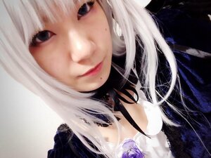 Rating: Safe Score: 0 Tags: 1girl bangs blue_eyes choker closed_mouth fur_trim lips long_hair looking_at_viewer mole portrait solo suigintou white_hair User: admin