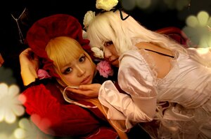 Rating: Safe Score: 0 Tags: 2girls blonde_hair blue_eyes dress flower hat lips long_hair looking_at_viewer looking_back multiple_cosplay multiple_girls rose tagme white_dress white_hair User: admin