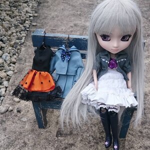 Rating: Safe Score: 0 Tags: 1girl doll dress flower frills gothic_lolita lolita_fashion long_hair purple_eyes rose solo suigintou User: admin