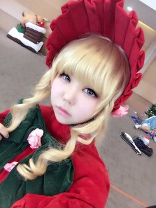 Rating: Safe Score: 0 Tags: 1girl blonde_hair blue_eyes figure food lips looking_at_viewer photo realistic rose shinku solo User: admin
