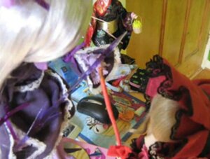 Rating: Safe Score: 0 Tags: blurry blurry_background blurry_foreground depth_of_field doll dress komeiji_satori motion_blur multiple_dolls multiple_girls tagme User: admin