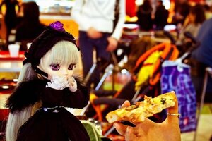 Rating: Safe Score: 0 Tags: 1girl blurry blurry_background blurry_foreground depth_of_field doll dress figure hat photo purple_eyes sitting solo suigintou white_hair User: admin