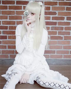 Rating: Safe Score: 0 Tags: 1girl blonde_hair brick_wall dress flower frills green_eyes hair_flower hair_ornament kirakishou long_hair long_sleeves rose sitting solo white_dress white_flower white_hair white_rose white_theme User: admin