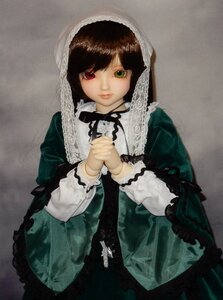 Rating: Safe Score: 0 Tags: 1girl artist_name bangs brown_hair closed_mouth doll dress frills green_dress green_eyes grey_background hands_clasped heterochromia lace lips long_hair long_sleeves looking_at_viewer own_hands_together red_eyes solo suiseiseki User: admin