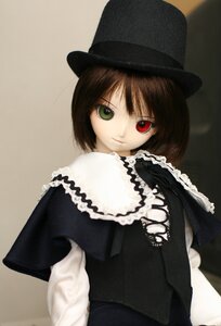 Rating: Safe Score: 0 Tags: 1girl black_headwear brown_hair capelet closed_mouth doll dress frills green_eyes hat heterochromia long_sleeves looking_at_viewer looking_back red_eyes short_hair solo souseiseki top_hat User: admin