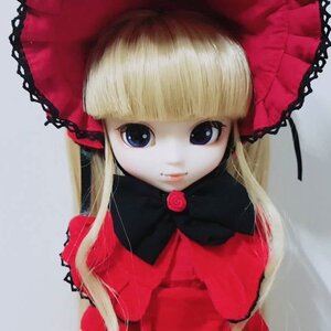 Rating: Safe Score: 0 Tags: 1girl bangs blonde_hair blue_eyes bow closed_mouth doll dress flower grey_background long_hair long_sleeves looking_at_viewer red_dress rose shinku simple_background smile solo upper_body User: admin