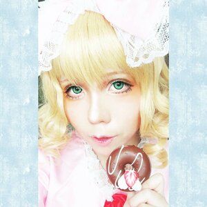 Rating: Safe Score: 0 Tags: 1girl bangs blonde_hair closed_mouth eyelashes face food green_eyes hinaichigo lips lipstick looking_at_viewer ocean photo pink_lips portrait smile snow solo water User: admin