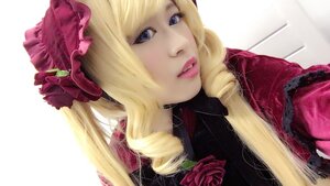 Rating: Safe Score: 0 Tags: 1girl bangs blonde_hair blue_eyes drill_hair eyelashes flower lips lipstick long_hair makeup pink_flower pink_rose portrait red_flower red_rose ringlets rose shinku solo User: admin