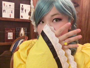 Rating: Safe Score: 0 Tags: 1girl aqua_hair green_eyes hatsune_miku indoors kanaria looking_at_viewer solo swept_bangs User: admin