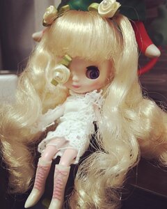 Rating: Safe Score: 0 Tags: 1girl black_eyes boots bow doll hair_ornament kirakishou lips looking_at_viewer red_lips sitting solo User: admin