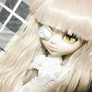 Rating: Safe Score: 0 Tags: bangs closed_mouth doll eyebrows_visible_through_hair kirakishou looking_at_viewer monster_girl smile solo white_hair yellow_eyes User: admin