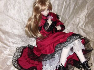 Rating: Safe Score: 0 Tags: 1girl blonde_hair blue_eyes doll dress frills lace long_hair long_sleeves red_dress shinku solo tree User: admin