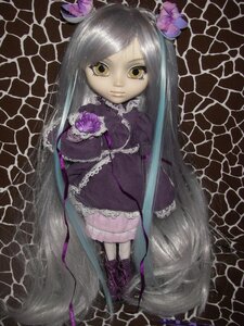 Rating: Safe Score: 0 Tags: 1girl auto_tagged barasuishou boots brick_wall chain-link_fence doll dress flower frills hair_ornament honeycomb_(pattern) honeycomb_background long_hair long_sleeves looking_at_viewer solo standing tiles very_long_hair yellow_eyes User: admin
