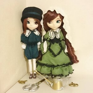Rating: Safe Score: 0 Tags: 2girls blue_dress brown_hair doll dress green_dress green_eyes hat heterochromia long_hair long_sleeves looking_at_viewer multiple_dolls multiple_girls pantyhose siblings sisters souseiseki standing suiseiseki tagme twins User: admin