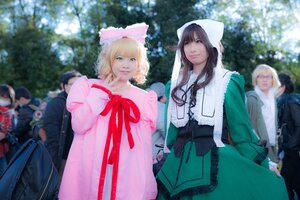 Rating: Safe Score: 0 Tags: 2girls blonde_hair blue_eyes blurry blurry_background bonnet bow brown_hair cloak closed_eyes depth_of_field dress green_dress hat head_scarf hood looking_at_viewer multiple_cosplay multiple_girls outdoors ribbon short_hair smile suiseiseki tagme User: admin