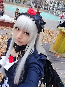 Rating: Safe Score: 0 Tags: 1girl city flower looking_at_viewer red_flower red_rose rose snow solo suigintou User: admin