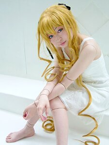 Rating: Safe Score: 0 Tags: 1girl barefoot blonde_hair blue_eyes dress feet hair_ribbon joints lips long_hair ribbon shinku sitting solo toes white_dress User: admin