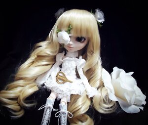 Rating: Safe Score: 0 Tags: 1girl bangs black_background blonde_hair doll dress flower gloves hair_flower hair_ornament kirakishou lace long_hair solo very_long_hair white_dress User: admin