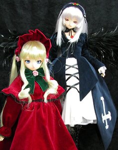 Rating: Safe Score: 0 Tags: 2girls black_wings blonde_hair blue_eyes bow doll dress flower long_hair long_sleeves looking_at_viewer multiple_dolls multiple_girls pink_eyes red_dress rose shinku silver_hair suigintou tagme wings User: admin