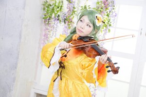 Rating: Safe Score: 0 Tags: 1girl bow_(instrument) flower flute green_hair guitar hair_flower hair_ornament holding_instrument instrument kanaria lute_(instrument) music playing_instrument plectrum solo violin User: admin