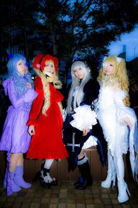 Rating: Safe Score: 0 Tags: 4girls 5girls blonde_hair blue_eyes boots dress frills hair_ornament long_hair multiple_cosplay multiple_girls tagme tree User: admin