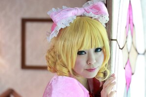 Rating: Safe Score: 0 Tags: 1girl bangs blonde_hair blue_eyes blunt_bangs blurry blurry_background bow depth_of_field hair_bow hinaichigo indoors lips looking_at_viewer photo pink_bow short_hair smile solo window User: admin