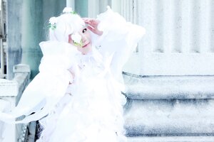 Rating: Safe Score: 0 Tags: 1girl blurry building depth_of_field kirakishou photo snow solo white_hair white_theme User: admin