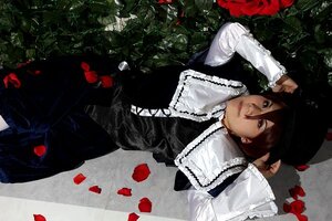 Rating: Safe Score: 0 Tags: black_hair brown_eyes brown_hair frills hair_between_eyes hat lips long_sleeves lying on_back petals rose rose_petals solo souseiseki User: admin