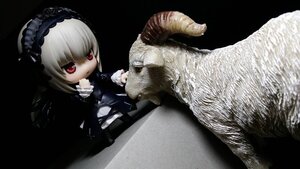 Rating: Safe Score: 0 Tags: 1girl animal doll dress frills hairband long_sleeves looking_at_viewer red_eyes solo suigintou User: admin