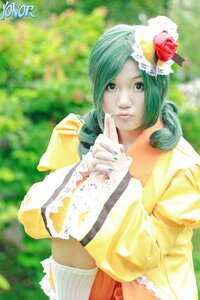 Rating: Safe Score: 0 Tags: 1girl blurry depth_of_field flower frills green_hair hair_ornament hat kanaria lips nail_polish realistic rose solo User: admin
