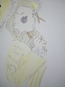 Rating: Safe Score: 0 Tags: 1girl auto_tagged bangs blonde_hair closed_mouth flower hair_ornament image kanaria long_sleeves profile simple_background solo tomoe_mami traditional_media User: admin