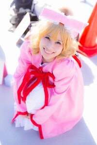 Rating: Safe Score: 0 Tags: 1girl blonde_hair blue_eyes blurry blurry_background blurry_foreground bow depth_of_field dress frills hat hinaichigo lips looking_at_viewer photo ribbon short_hair smile solo striped teeth User: admin
