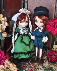Rating: Safe Score: 0 Tags: 2girls brown_hair doll dress flower green_dress hat heterochromia long_hair looking_at_viewer multiple_dolls multiple_girls pantyhose short_hair siblings sisters souseiseki suiseiseki tagme twins User: admin