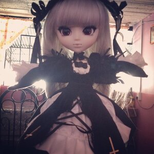 Rating: Safe Score: 0 Tags: 1girl bangs blonde_hair building city doll dress long_sleeves looking_at_viewer outdoors power_lines sky solo suigintou User: admin