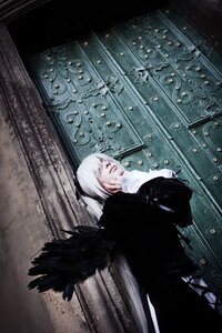 Rating: Safe Score: 0 Tags: 1boy auto_tagged black_wings blood closed_eyes closed_mouth feathered_wings indoors solo suigintou upper_body white_hair wings User: admin