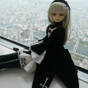 Rating: Safe Score: 0 Tags: 1girl 3d black_dress building city closed_mouth doll dress frills hairband holding long_hair long_sleeves looking_at_viewer outdoors railing smile solo standing suigintou weapon User: admin