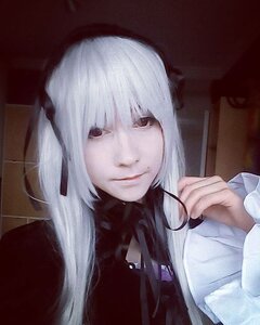 Rating: Safe Score: 0 Tags: 1girl bangs closed_mouth holding long_hair looking_at_viewer red_eyes smile solo suigintou upper_body white_hair User: admin