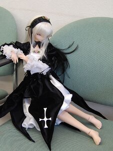 Rating: Safe Score: 0 Tags: 1girl barefoot black_dress doll dress frills hairband long_hair long_sleeves lying silver_hair solo suigintou tatami User: admin