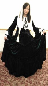 Rating: Safe Score: 0 Tags: 1girl black_dress black_hair curtsey dress lips long_hair long_sleeves skirt_hold solo standing suiseiseki User: admin