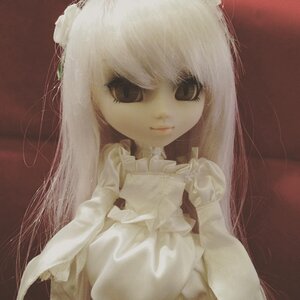 Rating: Safe Score: 0 Tags: 1girl closed_mouth doll kirakishou long_hair looking_at_viewer solo upper_body white_hair User: admin