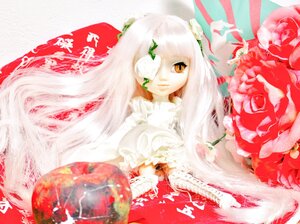 Rating: Safe Score: 0 Tags: 1girl doll dress flower kirakishou long_hair looking_at_viewer red_eyes red_flower red_rose rose solo very_long_hair white_hair User: admin