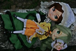 Rating: Safe Score: 0 Tags: 2girls brown_hair doll dress flower frills green_hair hat kanaria kneehighs long_hair long_sleeves multiple_dolls multiple_girls shoes sitting suiseiseki tagme white_legwear yellow_dress User: admin
