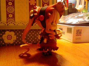 Rating: Safe Score: 0 Tags: doll dress hat shinku solo User: admin